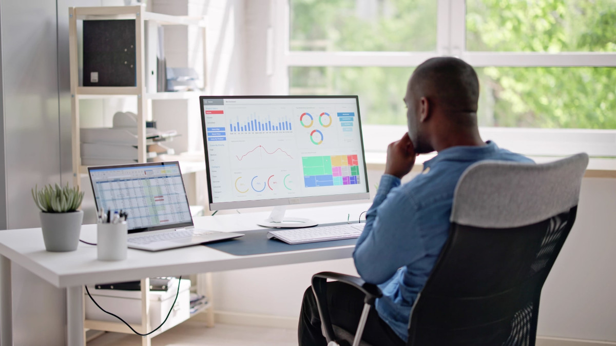 Analyze 2025 Performance to Guide 2026 Strategy